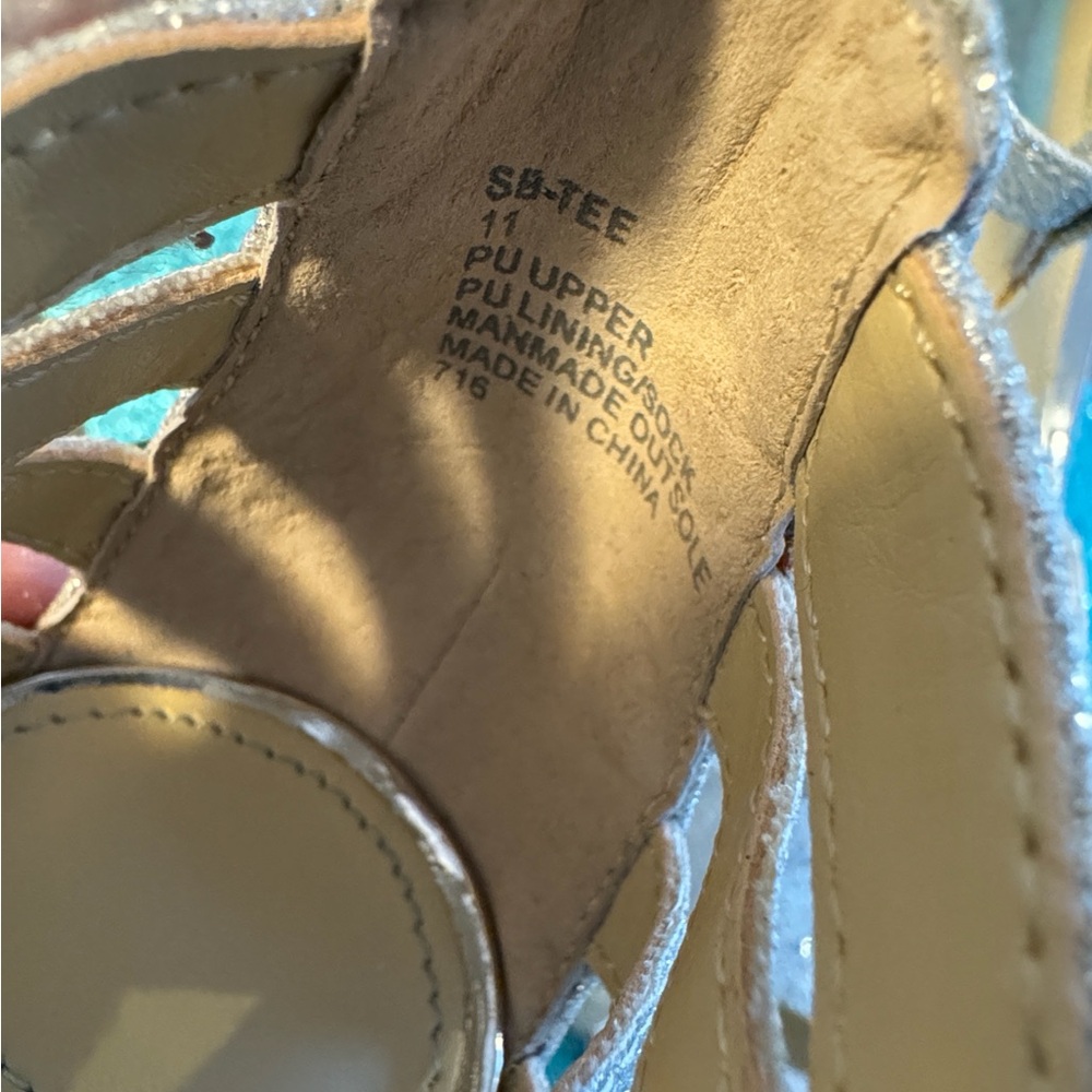 Elegant Gold Glitter Women's Heels - Picture 3 of 4
